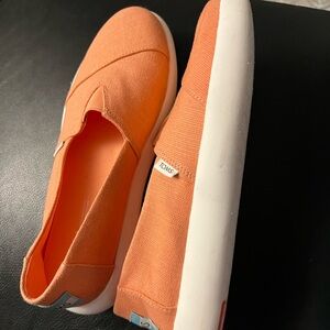 Toms extra comfy  soles size 9 New